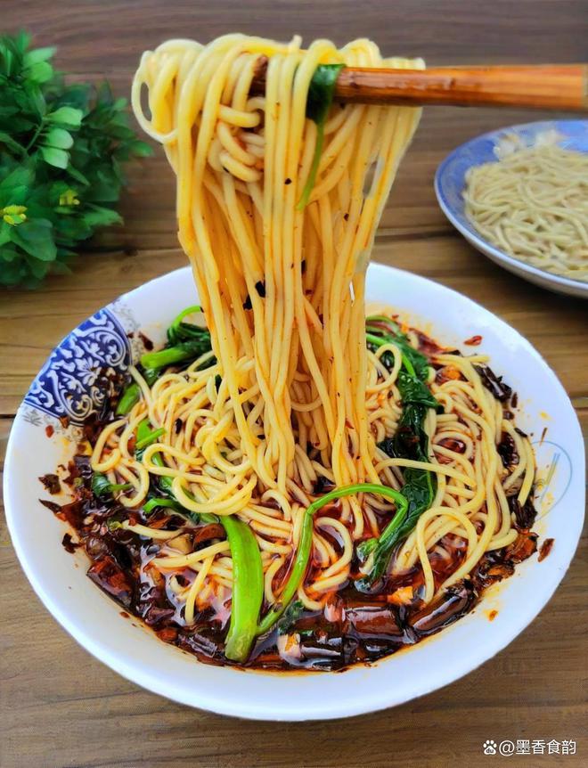 重庆必吃十大美食！本地人私藏清单+避坑指南，吃出地道山城味